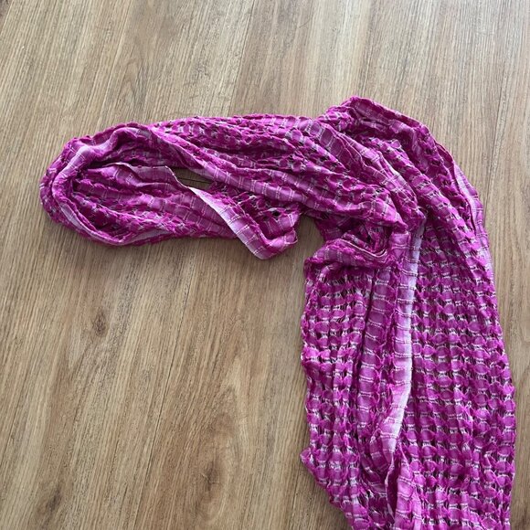 Powder Lace Open Knit Light Wrap Scarf Magenta Purple One Size - Picture 2 of 4